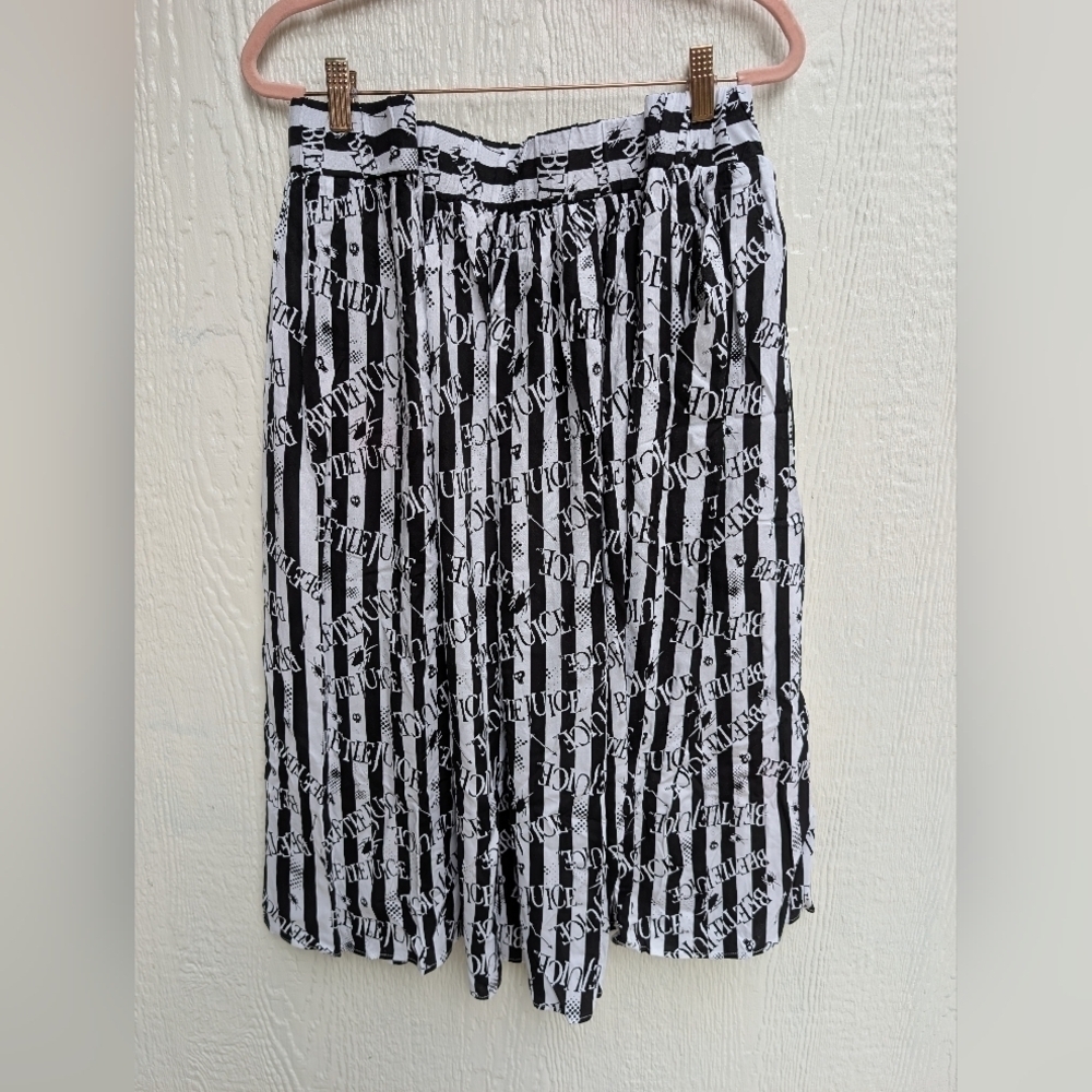 NWT Torrid Beetlejuice Skater Knee Length Skirt With Pockets Plus Size 4X - Picture 6 of 7